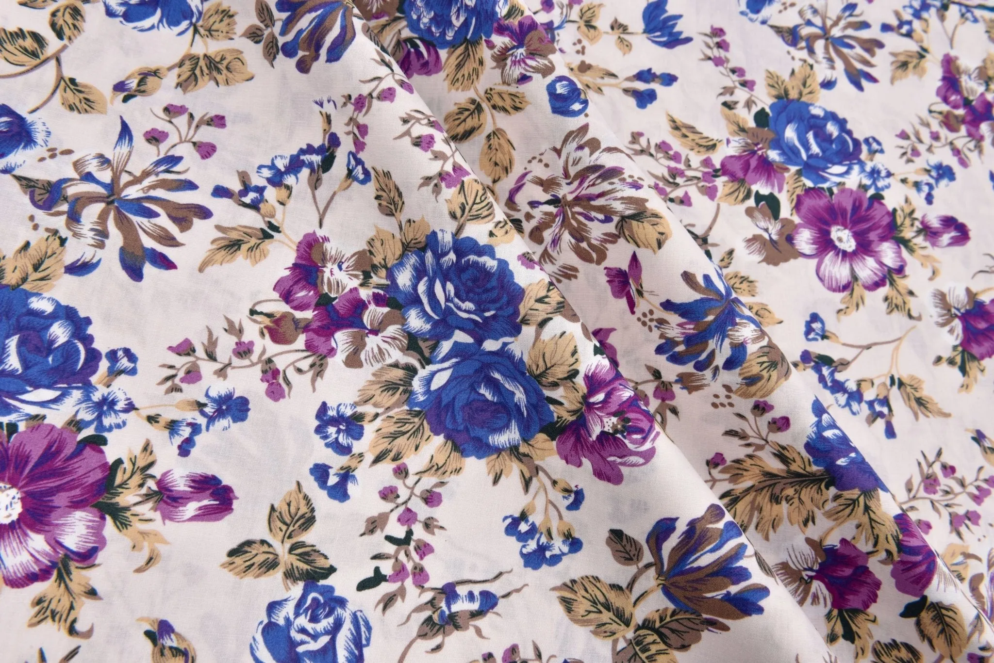 100% Cotton Loom Line Roses Bloom Fabric - 3099