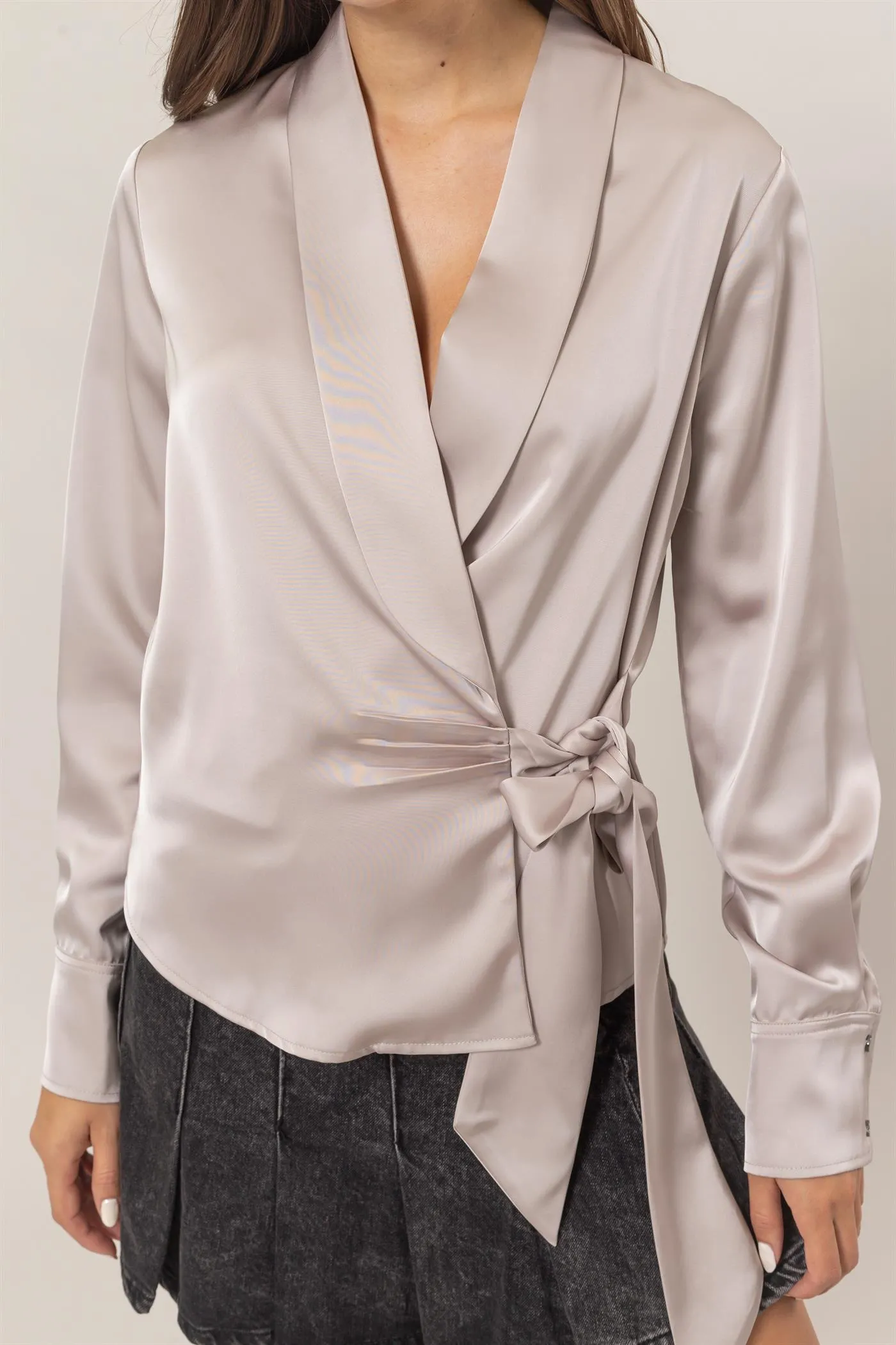 HF25C137-Long Sleeves Satin Blouse With Tie Detail