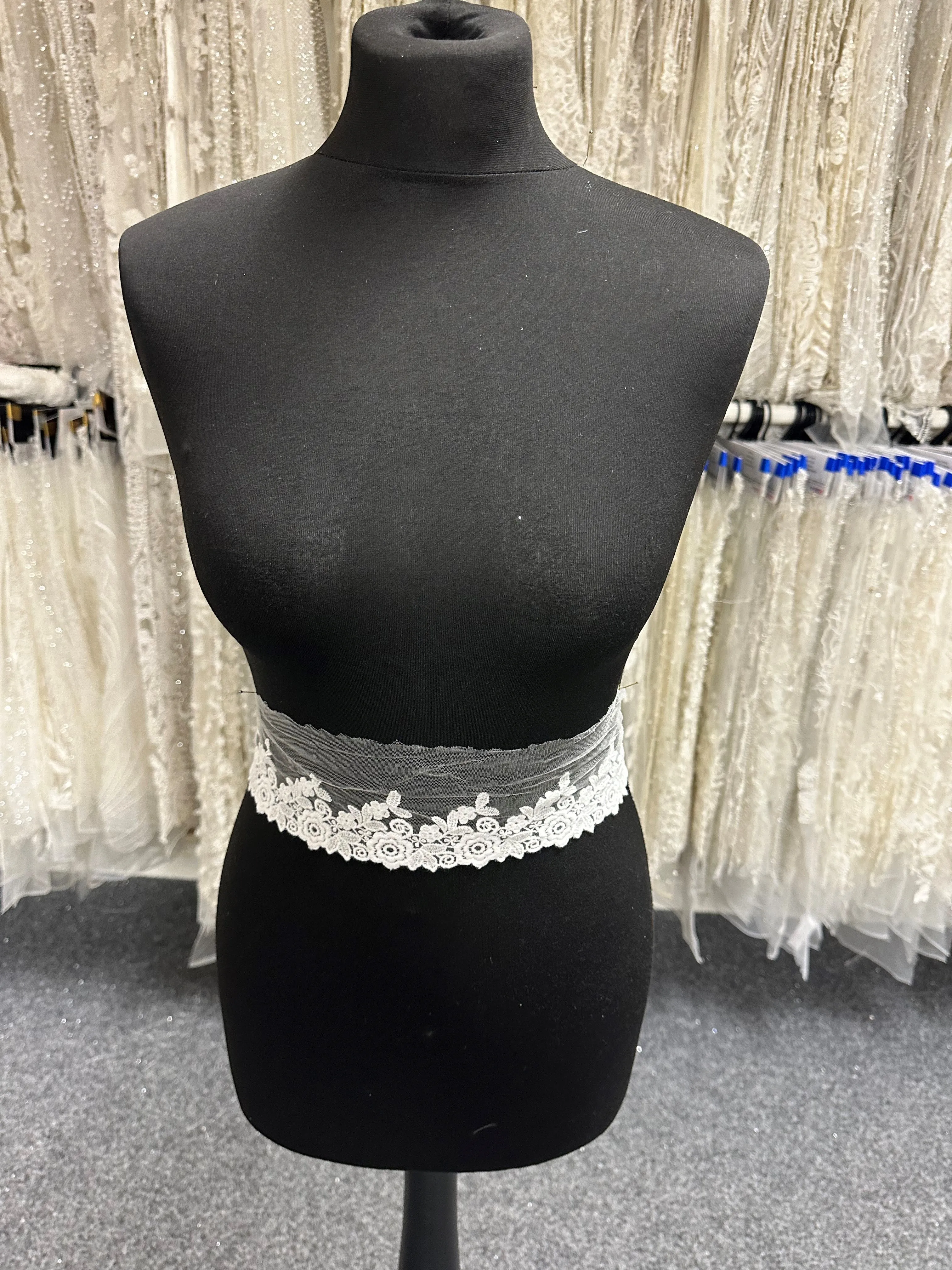 Ivory Embroidered Lace Trim - Condor